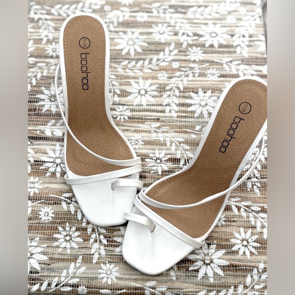 Boohoo White and Tan Kitten Heel Mules